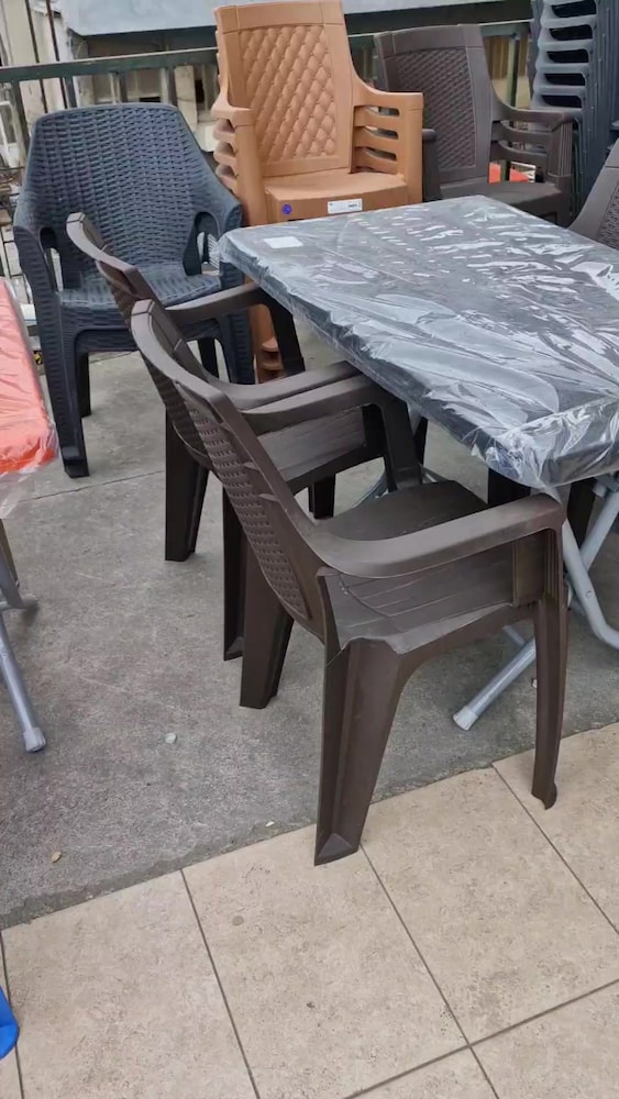 Plastik kahverengi masa sandalye takım - 2